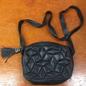 Jones New York black / navy blue leather purse